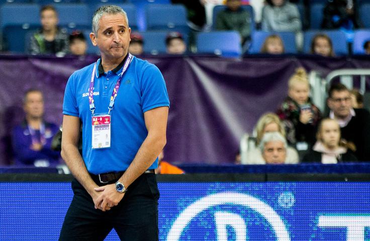 "Moj posel je, da prevzamem napetost. Njihov posel je, da se spočijejo, so profesionalci in vržejo srce na parket. Motivacija je enaka, priprave in želja tudi. Predlagal sem, da vsi izključijo telefone in so čim manj na socialnih omrežjih, ker mislim, da tega ne potrebujejo." | Foto: Vid Ponikvar