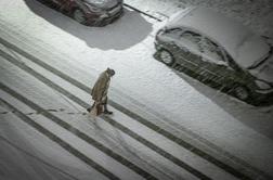 Ponekod na Notranjskem, Kočevskem in Dolenjskem sneži; previdno na cestah