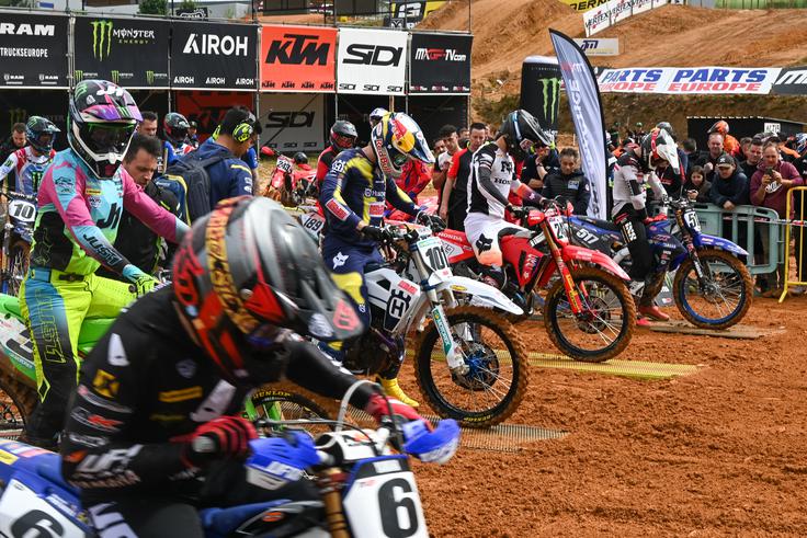 V ozadju na treningu štarta Tim Gajser | Foto: Matej Podgoršek