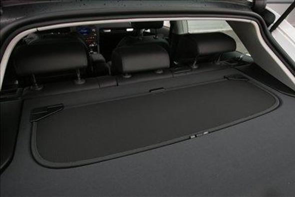 Senčnik vgrajen v prtljažno polico