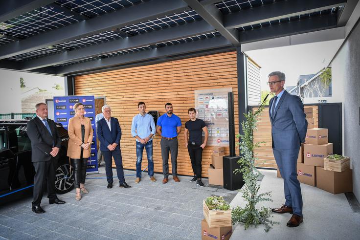 Vizija združenja Active House je načrtovati stavbe, ki dajejo več, kot porabijo. S hišo v Dragomlju se je število certificiranih aktivnih hiš povečalo na 26. | Foto: Marko Pigac