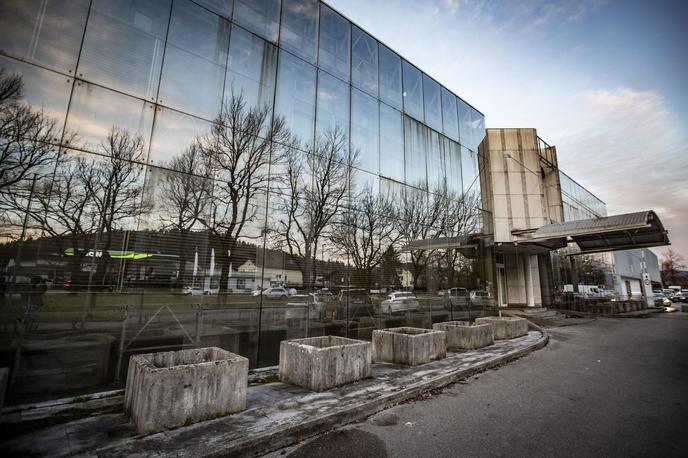 Poslovna stavba na Litijski cesti 51, ki jo je kupilo Ministrstvo za pravosodje RS. Litijska 51. | Januarja so podpisali še pogodbo za izdelavo načrtov za zaščito stavbe v višini 8.845 evrov z DDV. | Foto Bojan Puhek