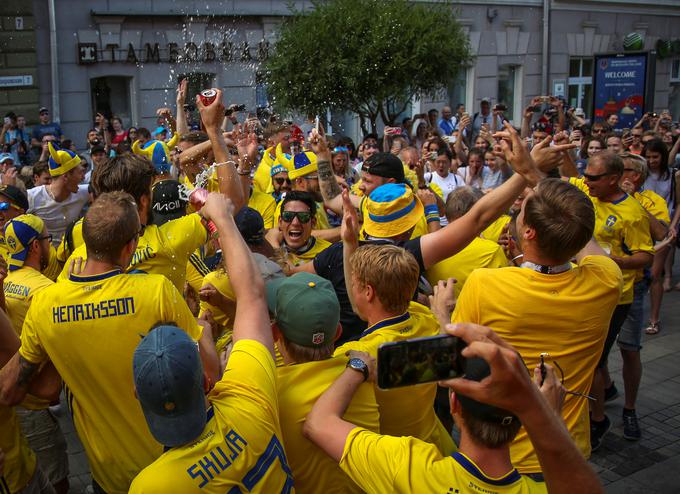 Švedski navijači so se v Rusijo odpravili v velikem številu. | Foto: Reuters
