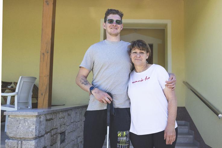 Mama Jerica je bila od prvih dni po nesreči ena ključnih oseb njegovega okrevanja. "Ves čas sem verjela, da bo preživel," pravi. | Foto: Ana Kovač