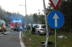 Sreča v nesreči po trku v drog za razsvetljavo (FOTO)