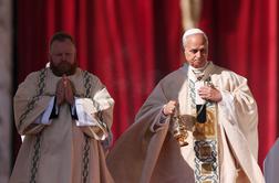 Papež razglasil sedem novih svetnikov: med njimi tudi nekdanji satanistični duhovnik