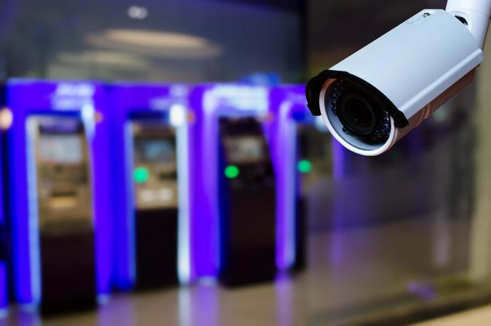 Kamera bankomat | Policisti nadaljujejo zbiranje obvestil in bodo o vseh ugotovitvah obvestili pristojno tožilstvo. | Foto Shutterstock