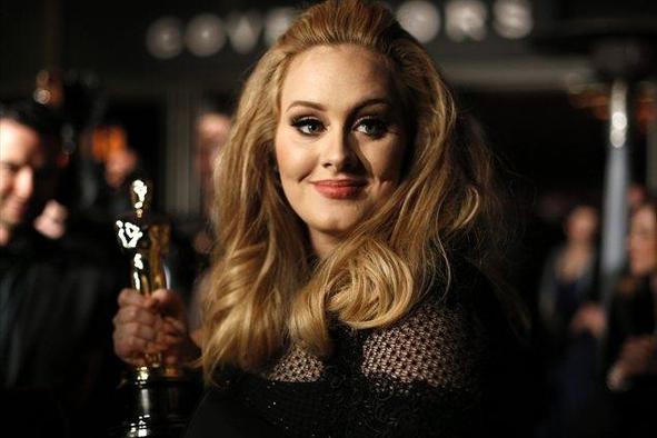 Adele za minuto nastopa želela bajnih 115 tisoč evrov