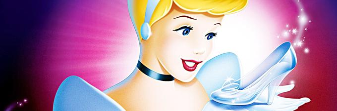 Disneyjeva animirana klasika pripoveduje zgodbo o preprosti dekli, ki se po zaslugi dobre vile znajde na razkošnem plesu v kraljevski palači, kjer omreži princa in izgubi čeveljc. • Na voljo v videoteki Pickbox. | Foto: 