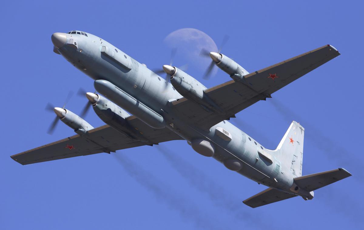 izvidniško letalo Ilyušin Il-20M | Letalo Iljušin II-20 je brez identifikacijskega signala ali radijskega stika letelo v mednarodnem zračnem prostoru. | Foto Guliverimage