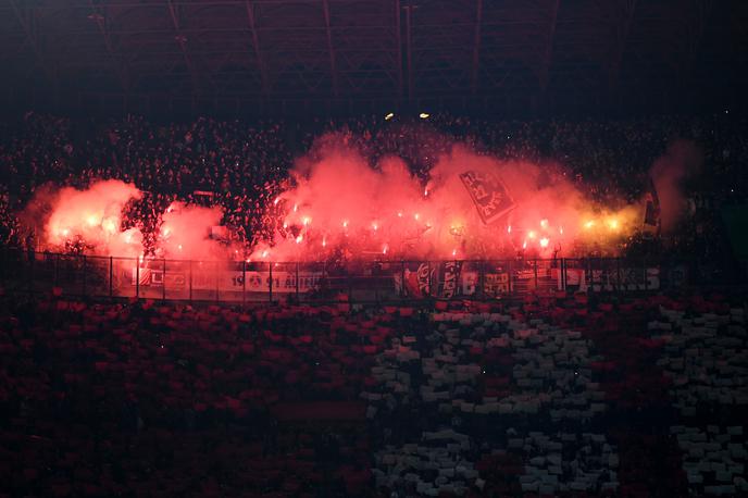 PSG Milan | Francoski nogometni prvak Paris St. Germain bo moral plačati slabih sto tisoč evrov. | Foto Guliverimage