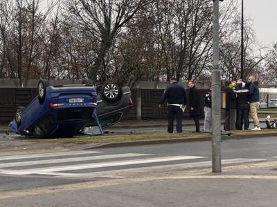 Hujša prometna nesreča v Ljubljani, voznik pobegnil