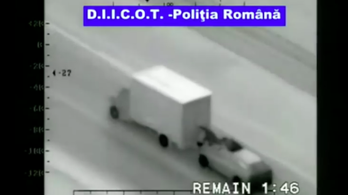 Romunska policija je zelo podoben primer avtocestnega piratstva posnela že leta 2012. Videoposnetek je na koncu prispevka. | Foto: YouTube