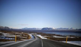 Na Islandiji pri padcu vozila z mostu trije mrtvi