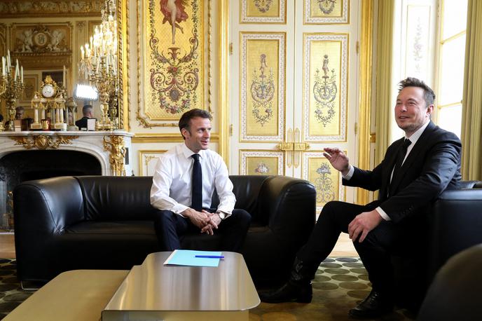 Emanuel Macron, Elon Musk | Glavni namen Muskovega obiska Francije je bila sicer udeležba na poslovni konferenci Izberi Francijo, namenjeni privabljanju tujih neposrednih investicij. Ob robu konference se je srečal tudi z Macronom, ki je na Twitterju zapisal, da sta z Muskom govorila o privlačnosti Francije za naložbe ter njenem napredku na področju električnih vozil in energetike. | Foto Reuters