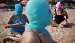 Kitajke se pred soncem skrivajo za maskami