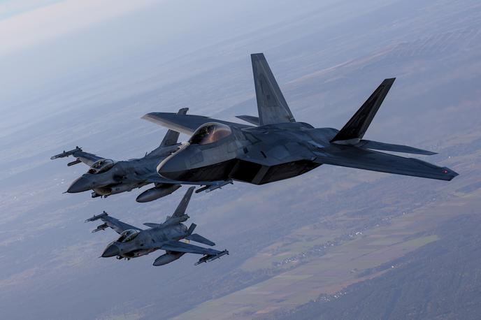 Lovska letala F-22 | Ameriška vojska je na Bližnji vzhod med drugim poslala lovska letala F-22. | Foto Shutterstock