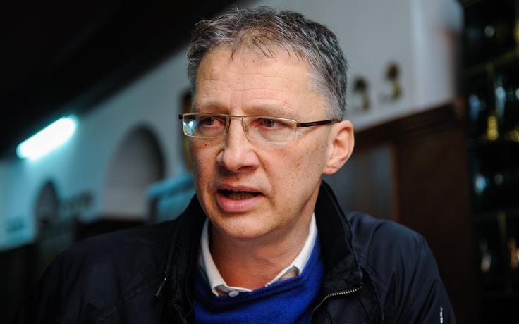 "SDS dobiva visoko podporo, hkrati pa se tej podpori, ki pomeni tudi odgovornost za vodenje države, noče prilagoditi. Stranka z največjo podporo mora po eni strani biti seveda zavezana svojim volivcem, po drugi pa jo ta podpora obvezuje, da preseže zgolj podporo teh volivcev in zavzame bolj državotvorno držo. Te reforme SDS noče narediti," pravi politolog in nekdanji predsednik stranke SD Igor Lukšič. | Foto: STA ,