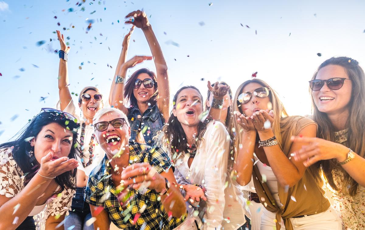 druženje, ženske, veselje, praznovanje, zabava | Foto Getty Images
