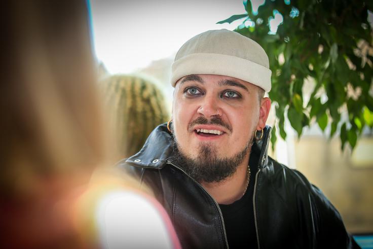 Kot nam je zaupal Käärijä, pritiska, da bi moral vedno biti "tisti divji in nori fant", ne čuti. | Foto: Gaja Hanuna