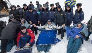 Astronavta, ki sta v vesolje odnesla olimpijski ogenj, spet na Zemlji