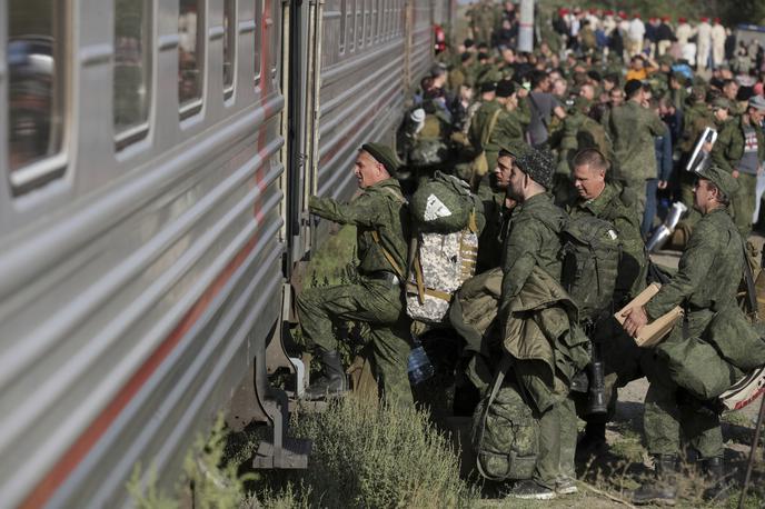Mobilizacija v rusko vojsko | Moskva je konec oktobra lani končala mobilizacijo 300 tisoč rezervistov za vojno v Ukrajini, pred katero so številni Rusi zbežali v tujino. | Foto Guliverimage