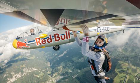 Adrenalinski podvig 2.500 metrov nad tlemi: Domen Škofic je prvi preplezal letečo smer #video