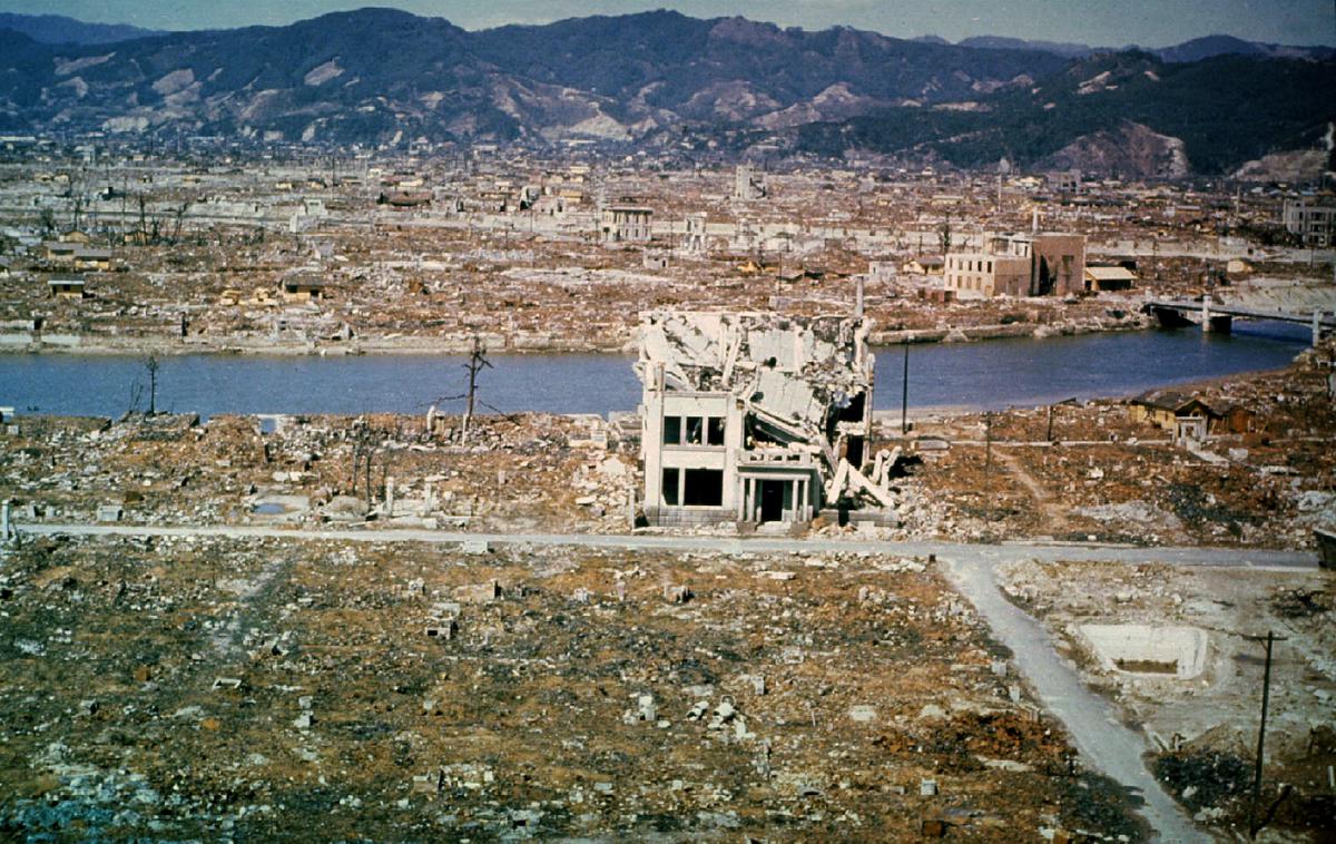 Hirošima | Tako je bila videti Hirošima zgodaj spomladi leta 1946 oziroma dobrih sedem mesecev po eksploziji atomske bombe, ki je večji del mesta tako rekoč zravnala s tlemi. | Foto Reuters