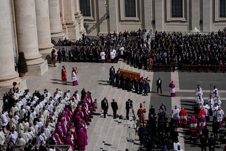 pogreb papeža Frančiška | Foto: Reuters