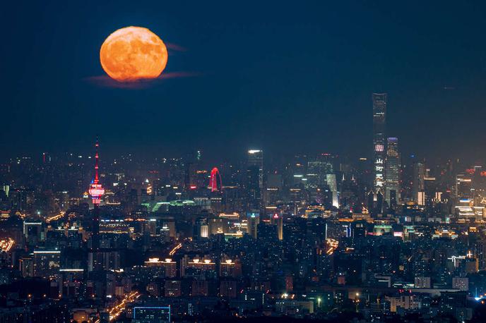 Leking, Kitajska, superluna | Kitajska bi ob neukrepanju ZDA do leta 2028 lahko postala vodilna svetovna umetnointeligenčna velesila, opozarjajo v Anthropicu. | Foto Shutterstock