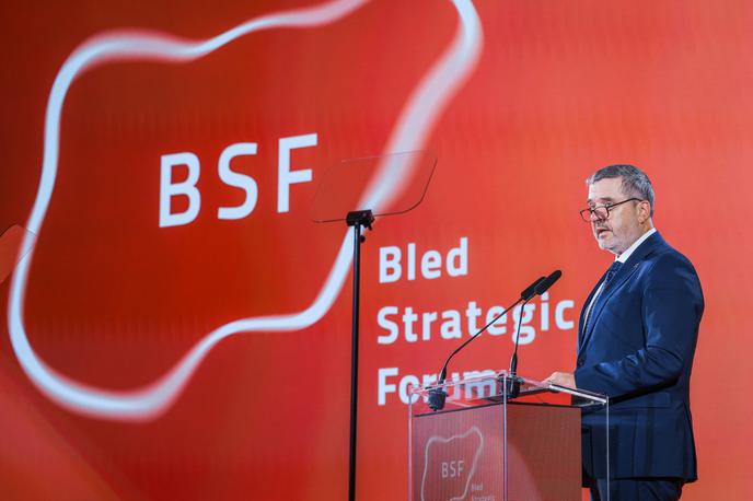 Tone Kajzer, Blejski strateški forum (BSF) | Čeprav je pretekli teden dejal, da mir na Bližnjem vzhodu ne bo dosežen z izjavami, in se zavzel za tiho diplomacijo, je danes dejal tudi, da so politiki pač politiki. | Foto Daniel Novakovič/STA