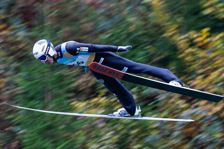 V poletnem obdobju je zamenjal smuči. Zdaj skače na smučeh proizvajalca Van Deer. | Foto: Aleš Fevžer