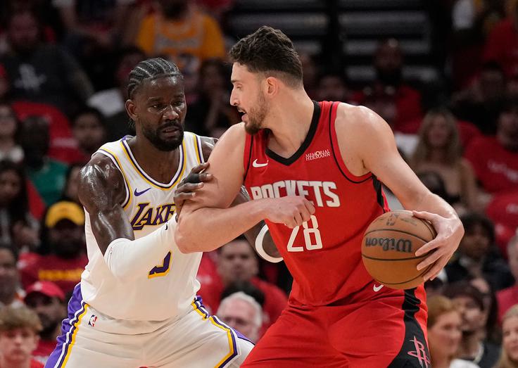 Alperen Sengun in DeAndre Ayton | Foto: Guliverimage