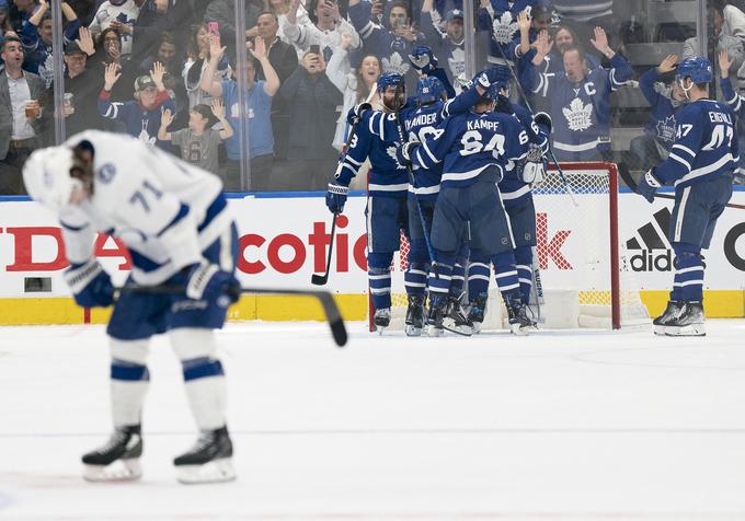 Toronto Maple Leafs je proti prvakom Tampa Bay Lightning povedel s 3:2 v zmagah. Se bodo branilci poslovili že po prvem krogu končnice? | Foto: Reuters