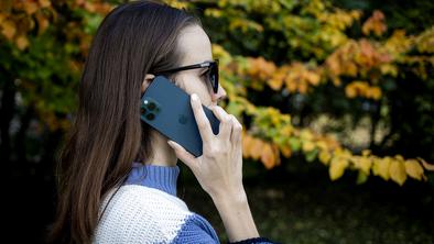 Apple že drugič v tem letu presenetil z odličnim pametnim telefonom #video