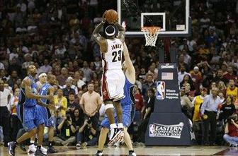 James z zvokom sirene za zmago