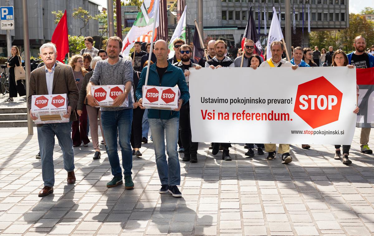 David Švarc, Frančišek Verk, Goran Lukić; Delavska koalicija | Delavska koalicija svari, da bo po reformi treba delati dlje, referenčno obdobje za izračun pokojninske osnove bo daljše, realna vrednost pokojnin pa nižja. | Foto Bor Slana/STA