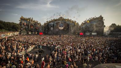 Priljubljenemu glasbenemu festivalu grozi milijonska tožba zaradi kozarcev za enkratno uporabo