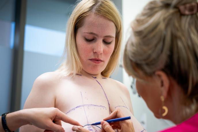 Petra Pintarič | Petra Pintarič je dočakala veliki dan in redukcijsko mamoplastiko, ki ji bo olajšala življenje. | Foto Jan Lukanović