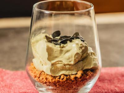 Praznična simfonija bučnega olja: cheesecake in panna cotta s pridihom Prlekije za novoletno mizo