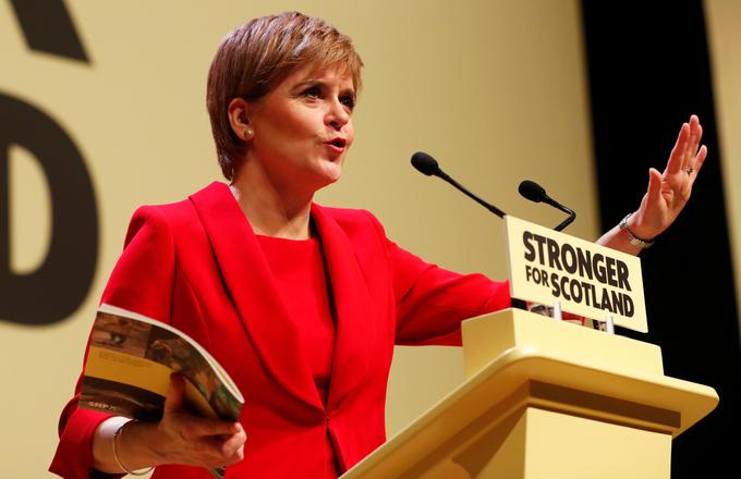 Volitve niso bile preveč uspešne za stranko SNP, ki jo vodi Nicola Sturgeon. Imeli bodo precej manj sedežev v parlamentu v Londonu. | Foto: Reuters
