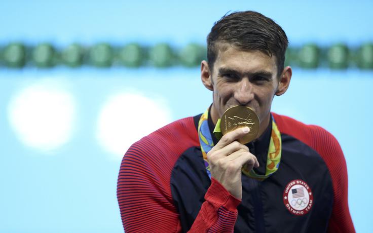 23-kratni olimpijski prvak Michael Phelps se je "pomeril" z morskim psom in mu priznal premoč. | Foto: Reuters