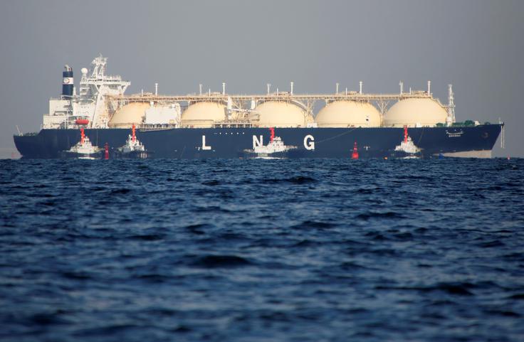 Skozi Hormuško ožino namreč dnevno potuje okoli četrtina svetovne proizvodnje nafte in okoli petina utekočinjenega zemeljskega plina (LNG). | Foto: Reuters