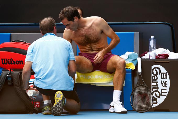 Roger Federer je že na odprtem prvenstvu Avstralije zahteval zdravniško pomoč in tudi ni bil videti "pravi" v svoji igri. | Foto: Gulliver/Getty Images