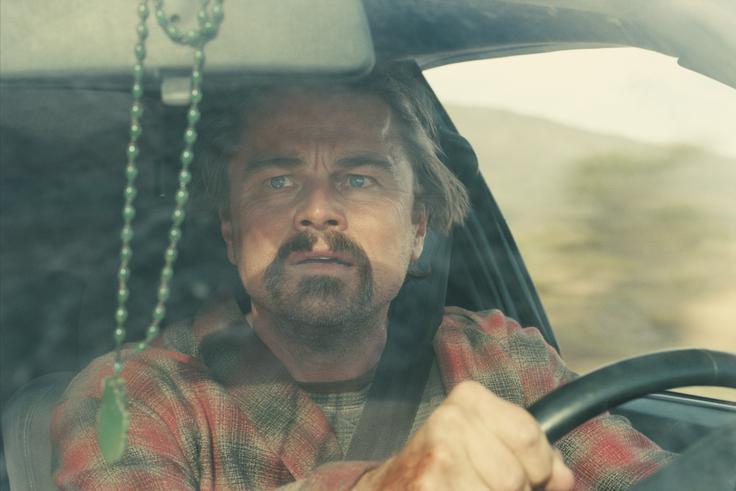 Film odlikuje tudi več izjemnih prizorov preganjanja z avtomobili, ki skozi minimalizem dosežejo izjemen učinek. Skupaj z odličnimi akcijskimi prizori se Paul Thomas Anderson presenetljivo izkaže za kandidata za naslednje Hitre in drzne. | Foto: Blitz Film & Video Distribution