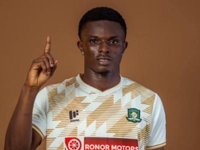 Ganski nogometaš umrl v napadu na klubski avtobus