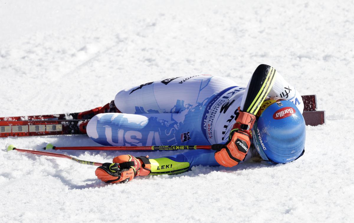 Mikaela Shiffrin | Mikaela Shiffrin je po prihodu v cilj od sreče padla na tla. Osvojila je lovoriko, kateri ji je še manjkala v prestižni zbirki.  | Foto Reuters