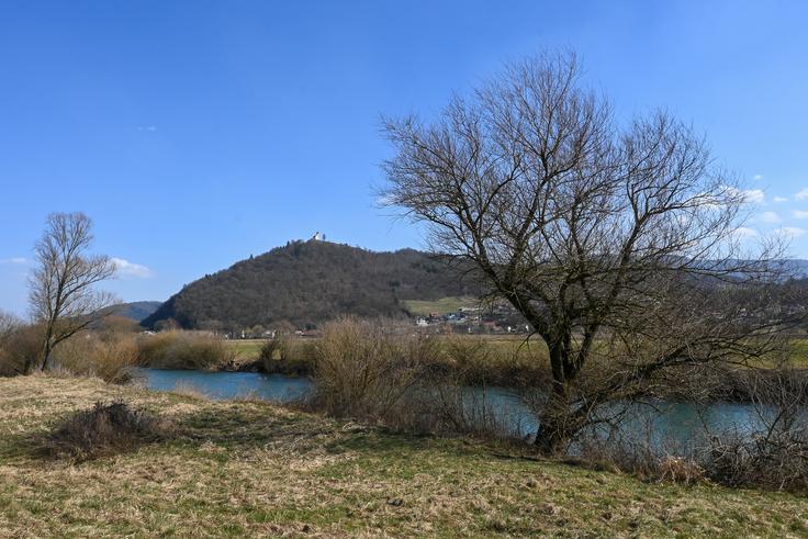 Ob Ljubljanici s pogledom na Sveto Ano | Foto: Matej Podgoršek