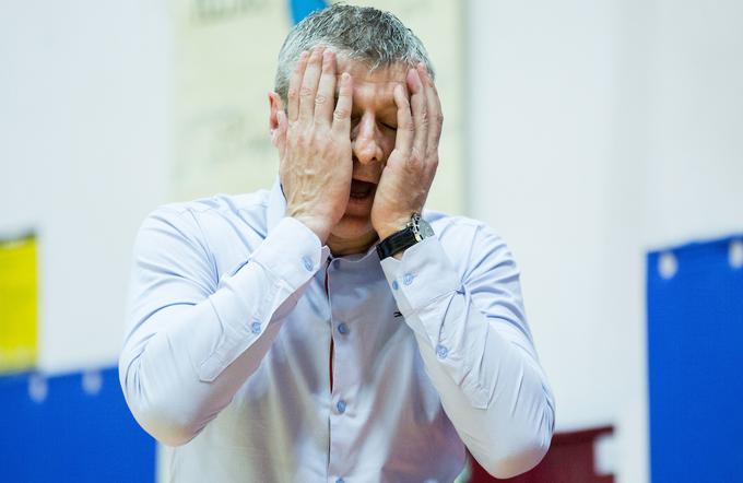 Trener Rogaške Damjan Novaković je bil razumljivo potrt, saj so bili njegovi igralci tik pred tem, da izločijo favorizirano Olimpijo. | Foto: Vid Ponikvar