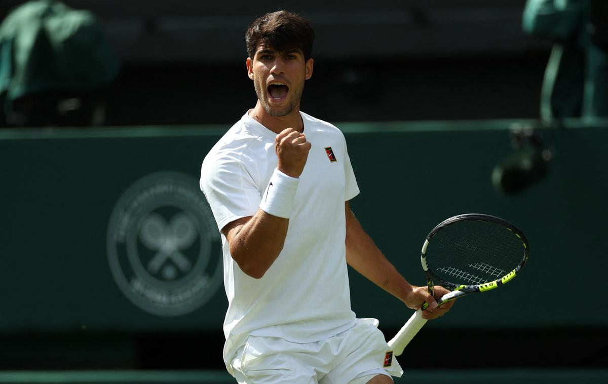 Carlos Alcaraz | Carlos Alcaraz je v drugem krogu Wimbledona zanesljivo premagal britanskega vrstnika Oliverja Tarveta. | Foto Reuters